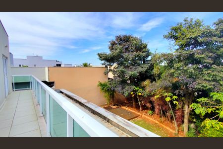 Casa de condomínio para alugar com 250m², 4 quartos e 4 vagas