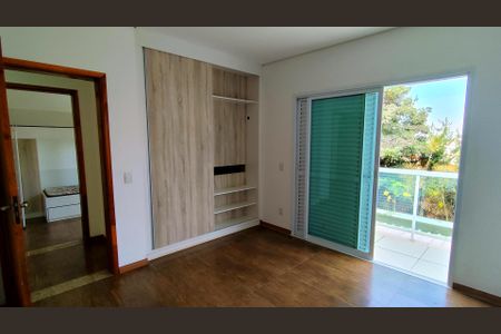 Casa de condomínio para alugar com 250m², 4 quartos e 4 vagas