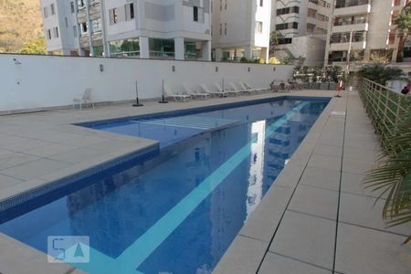 Apartamento à venda com 105m², 3 quartos e 2 vagas Apartamento à venda com 105m², 3 quartos e 2 vagasÁrea comum - Piscina