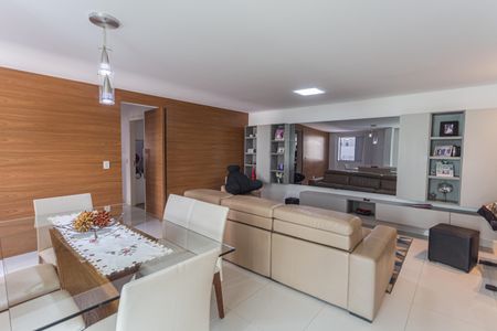 Apartamento à venda com 105m², 3 quartos e 2 vagas Apartamento à venda com 105m², 3 quartos e 2 vagasSala