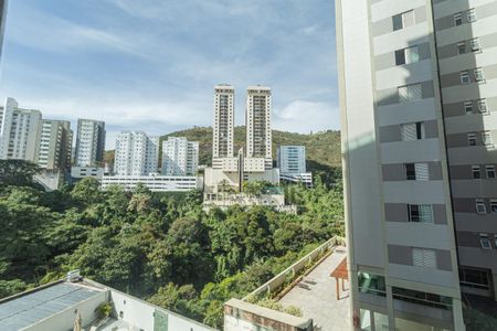 Apartamento à venda com 105m², 3 quartos e 2 vagas Apartamento à venda com 105m², 3 quartos e 2 vagasVista da Varanda da Sala