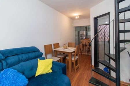 Sala de casa de condomínio à venda com 2 quartos, 48m² em São José, Porto Alegre