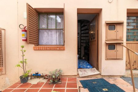 Casa de condomínio à venda com 48m², 2 quartos e 1 vaga Casa de condomínio à venda com 48m², 2 quartos e 1 vagaEntrada