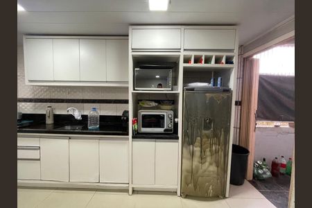 Casa à venda com 230m², 4 quartos e 1 vaga