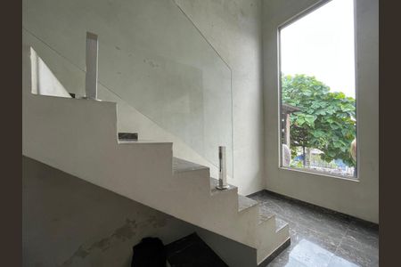 Casa à venda com 230m², 4 quartos e 1 vaga