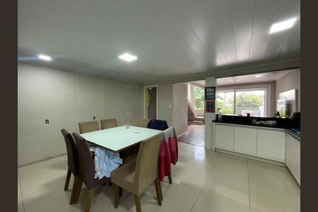 Casa à venda com 230m², 4 quartos e 1 vaga