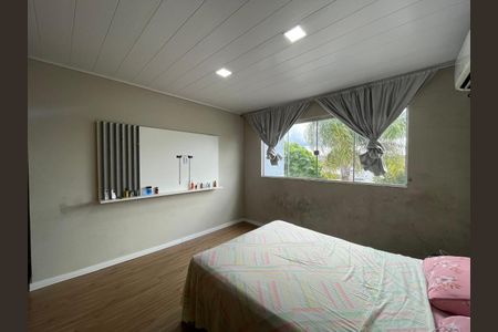 Casa à venda com 230m², 4 quartos e 1 vaga