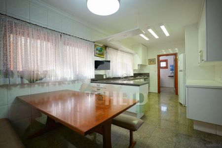 Casa à venda com 500m², 4 quartos e 4 vagas