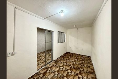 Quarto 2 de casa para alugar com 2 quartos, 34m² em Vila Dalila, São Paulo