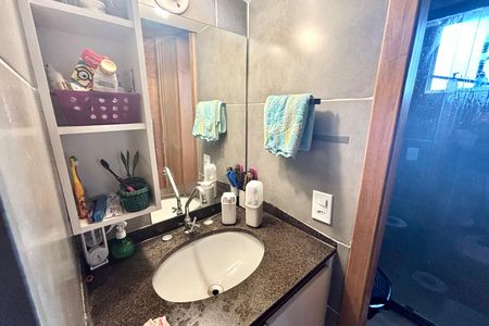 Apartamento à venda com 56m², 2 quartos e 1 vaga Apartamento à venda com 56m², 2 quartos e 1 vagaBanheiro