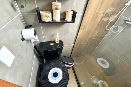 Banheiro  de apartamento à venda com 2 quartos, 56m² em Conjunto Habitacional Padre Manoel da Nobrega, São Paulo