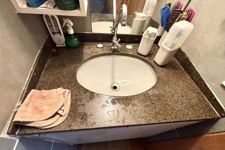 Apartamento à venda com 56m², 2 quartos e 1 vaga Apartamento à venda com 56m², 2 quartos e 1 vagaBanheiro