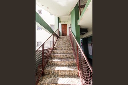 Apartamento para alugar com 59m², 2 quartos e sem vaga Apartamento para alugar com 59m², 2 quartos e sem vagaEscada