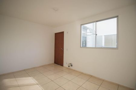 Sala de apartamento para alugar com 2 quartos, 45m² em Vista Alegre, São Gonçalo