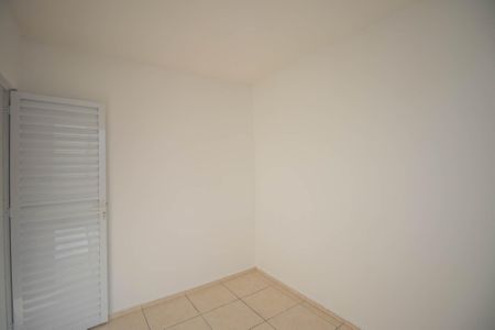 Quarto 2 de apartamento para alugar com 2 quartos, 45m² em Vista Alegre, São Gonçalo