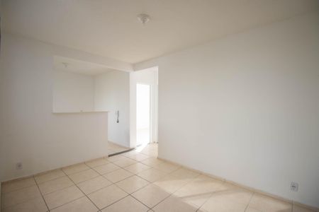 Sala de apartamento para alugar com 2 quartos, 45m² em Vista Alegre, São Gonçalo