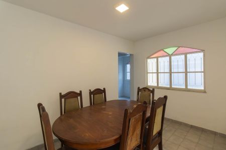 Casa para alugar com 140m², 2 quartos e 2 vagasSala