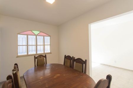 Casa para alugar com 140m², 2 quartos e 2 vagasSala