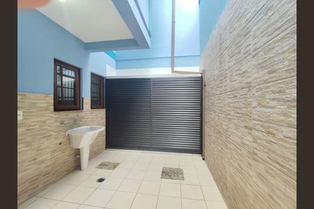 Casa à venda com 108m², 3 quartos e 2 vagas