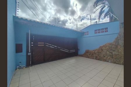 Casa à venda com 108m², 3 quartos e 2 vagas