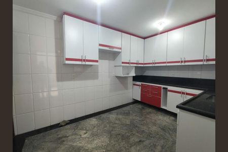 Casa à venda com 108m², 3 quartos e 2 vagas