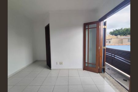 Casa à venda com 108m², 3 quartos e 2 vagas