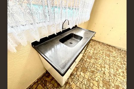 Cozinha  de casa para alugar com 1 quarto, 24m² em Vila Dalila, São Paulo