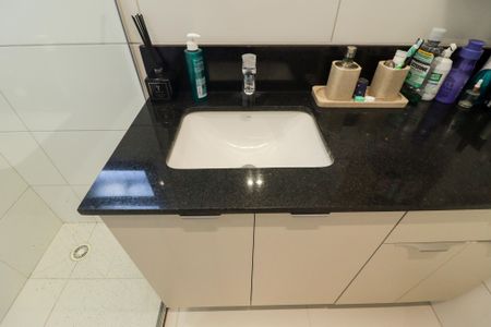 Apartamento à venda com 72m², 2 quartos e 2 vagas Apartamento à venda com 72m², 2 quartos e 2 vagasBanheiro da Suíte