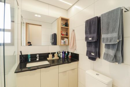 Apartamento à venda com 72m², 2 quartos e 2 vagas Apartamento à venda com 72m², 2 quartos e 2 vagasBanheiro da Suíte