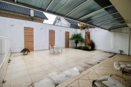 Casa para alugar com 400m², 4 quartos e 6 vagasQuintal