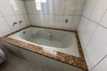 Casa para alugar com 400m², 4 quartos e 6 vagasBanheira