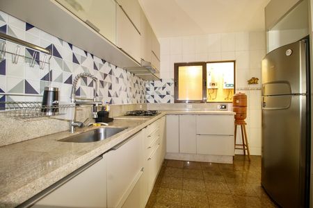 Casa para alugar com 400m², 4 quartos e 6 vagasCozinha