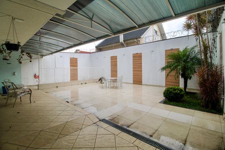 Casa para alugar com 400m², 4 quartos e 6 vagasQuintal