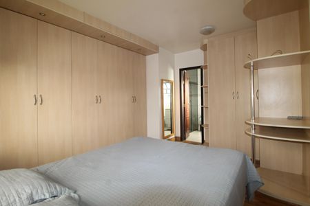 Quarto - Suite de casa para alugar com 4 quartos, 400m² em Boqueirão, Curitiba