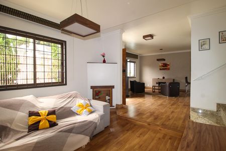 Sala 1 de casa para alugar com 4 quartos, 400m² em Boqueirão, Curitiba