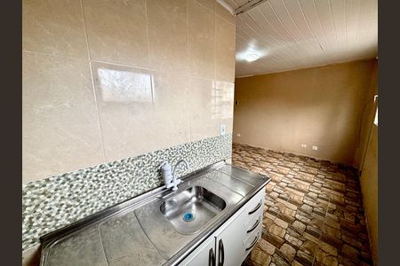 Cozinha  de casa para alugar com 1 quarto, 30m² em Vila Dalila, São Paulo