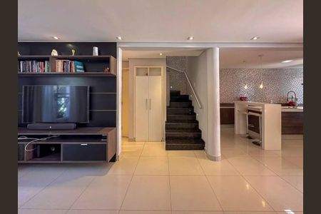 Casa de condomínio à venda com 299m², 3 quartos e 3 vagas Casa de condomínio à venda com 299m², 3 quartos e 3 vagasSala