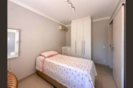Casa de condomínio à venda com 299m², 3 quartos e 3 vagas Casa de condomínio à venda com 299m², 3 quartos e 3 vagasQuarto