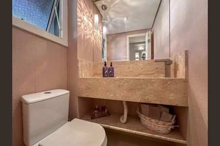 Casa de condomínio à venda com 299m², 3 quartos e 3 vagas Casa de condomínio à venda com 299m², 3 quartos e 3 vagasBanheiro