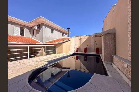 Casa de condomínio à venda com 299m², 3 quartos e 3 vagas Casa de condomínio à venda com 299m², 3 quartos e 3 vagasPiscina