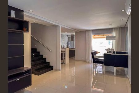 Casa de condomínio à venda com 299m², 3 quartos e 3 vagas Casa de condomínio à venda com 299m², 3 quartos e 3 vagasSala