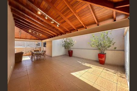Casa de condomínio à venda com 299m², 3 quartos e 3 vagas Casa de condomínio à venda com 299m², 3 quartos e 3 vagasSala de Jantar