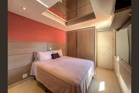 Casa de condomínio à venda com 299m², 3 quartos e 3 vagas Casa de condomínio à venda com 299m², 3 quartos e 3 vagasQuarto