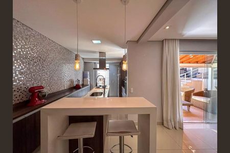 Casa de condomínio à venda com 299m², 3 quartos e 3 vagas Casa de condomínio à venda com 299m², 3 quartos e 3 vagasCozinha