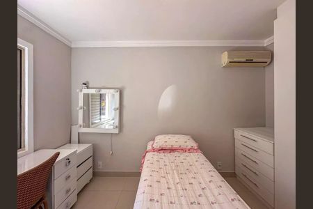 Casa de condomínio à venda com 299m², 3 quartos e 3 vagas Casa de condomínio à venda com 299m², 3 quartos e 3 vagasQuarto