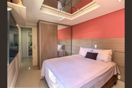 Casa de condomínio à venda com 299m², 3 quartos e 3 vagas Casa de condomínio à venda com 299m², 3 quartos e 3 vagasQuarto
