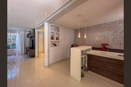 Casa de condomínio à venda com 299m², 3 quartos e 3 vagas Casa de condomínio à venda com 299m², 3 quartos e 3 vagasCozinha