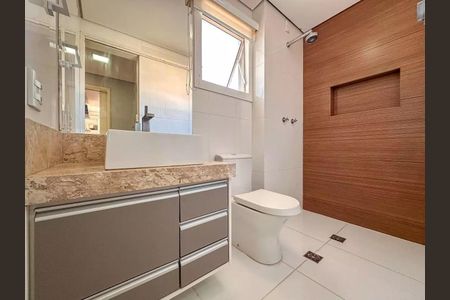 Casa de condomínio à venda com 299m², 3 quartos e 3 vagas Casa de condomínio à venda com 299m², 3 quartos e 3 vagasBanheiro
