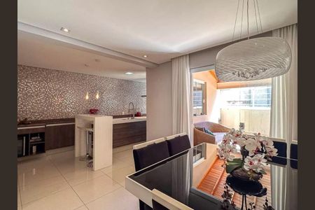 Casa de condomínio à venda com 299m², 3 quartos e 3 vagas Casa de condomínio à venda com 299m², 3 quartos e 3 vagasSala de Jantar
