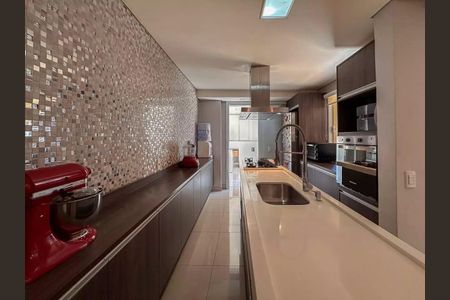 Casa de condomínio à venda com 299m², 3 quartos e 3 vagas Casa de condomínio à venda com 299m², 3 quartos e 3 vagasCozinha